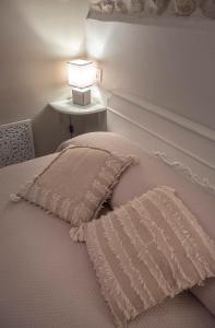 A bed or beds in a room at Costa Bed and Breakfast