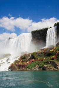 ナイアガラフォールズにあるHoliday Inn Niagara Falls State Park Entry by IHGの滝の眺め