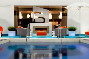 Bassein majutusasutuses Aloft Hotel Calgary University või selle lähedal
