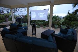 Χώρος καθιστικού στο Cap Pavilion, St Lucia 6 bed luxury villa, private pool, gardens and 360' sea views