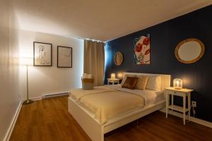 a bedroom with a large bed with blue walls at Amazing 1BR apartment in downtown MTL in Montréal