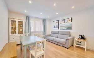 Posedenie v ubytovaní Apartamento luminoso en La Molina
