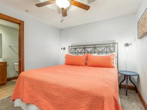 Llit o llits en una habitació de The Vue 235