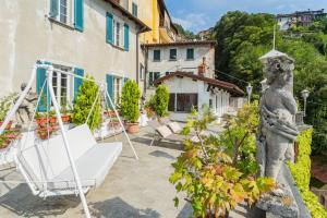 Zahrada ubytování Terrace on Orrido di Nesso Waterfall by Rent All Como