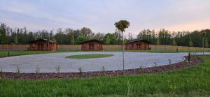 Κήπος έξω από το ENOdomki