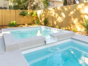 Hồ bơi trong/gần Coquina Cottage