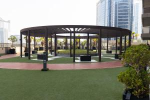 Bilde i galleriet til Modern Studio with Canal View, Residences One i Dubai