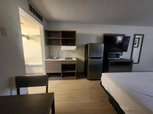 Η κουζίνα ή μικρή κουζίνα στο Extended Stay Hotel