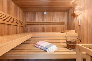 a wooden sauna with a towel sitting in it at Wellness Villa Biocrystal in Bakarac