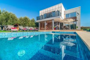 a house with a swimming pool in front of a house at Villa Tammy by Villa Plus in Vodnjan +15 photos