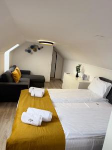 Giường trong phòng chung tại Casa Germana Straja