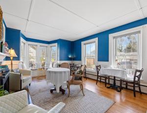 a living room with blue walls and a table and chairs at Hartstone Inn in Camden