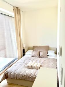 Postel nebo postele na pokoji v ubytování Calm and Modern Flat with Free Parking 10mins on bus to City Centre 1min walk to Bus stop