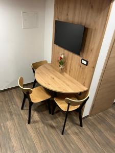 TV a/nebo společenská místnost v ubytování Apartma Mia