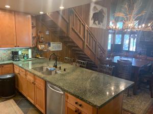 Η κουζίνα ή μικρή κουζίνα στο Mountainback #79, Loft, Den