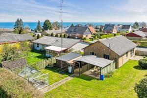 MarstalにあるPilehusetの家屋付き村の空中風景