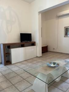 TV a/nebo společenská místnost v ubytování S'Olivare Posada - Apartment