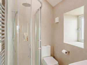 Ένα μπάνιο στο 3 Bed in Wintersett 93234 +13 φωτογραφίες