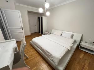 Cozy Apartment On San Stefano Grand Plaza Towers客房内的一张或多张床位