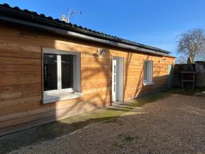 a wooden house with a window and a door at Maison proche toutes commodités in Chinon