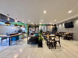 Predel za sedenje v nastanitvi EcoHub Hotel Medellin