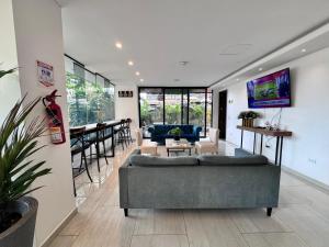 TV in/ali zabaviščno središče v nastanitvi EcoHub Hotel Medellin