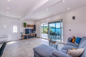 a living room with a couch and a tv at House Paval in Brnistrova