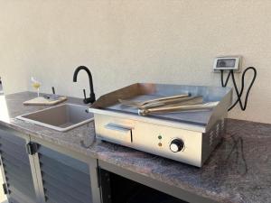 a grill on a counter with a sink at Villa Veduta in Bale