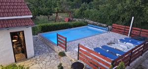 a swimming pool with blue chairs next to a house at Nerona in Bisko