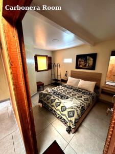 Hostal El Quinde客房内的一张或多张床位