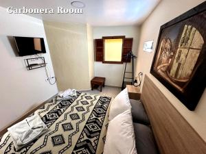 Hostal El Quinde客房内的一张或多张床位
