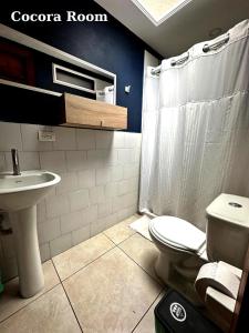 Hostal El Quinde的一间浴室