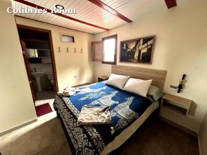 Hostal El Quinde客房内的一张或多张床位