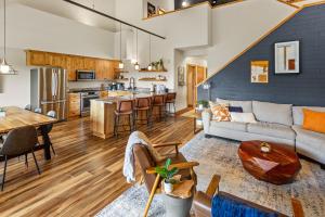 a living room and kitchen with a couch and a table at THE CLYDE - Your Cozy & Luxurious Mt Hood Retreat in Government Camp