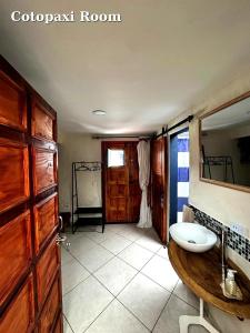 Hostal El Quinde的一间浴室
