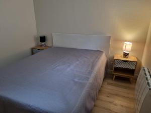 Un ou plusieurs lits dans un hébergement de l'établissement Bel appartement T2, 50 m de la plage des Minimes, La Rochelle,