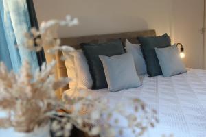 Ένα ή περισσότερα κρεβάτια σε δωμάτιο στο Spacious Home Near Newcastle Centre - Private FREE Parking Great for All Stays!