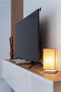 TV a/nebo společenská místnost v ubytování BLACK MOON Apartments