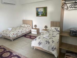 Postel nebo postele na pokoji v ubytování Guest House Banaj