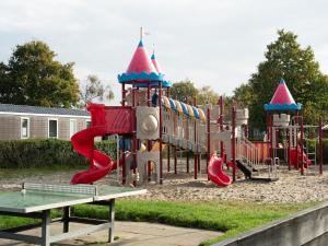 Legeområdet for børn på Chalet in Renesse near Sandy Beaches