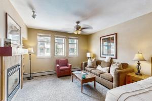 Area soggiorno di Founders Pointe Condo