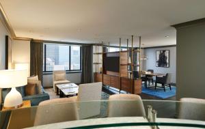 Posezení v ubytování The Lofton Hotel Minneapolis, Tapestry Collection by Hilton