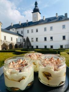Jídlo v hotelu nebo okolí