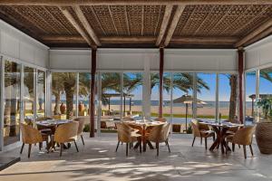 Restaurace v ubytování Anantara Sir Bani Yas Island Al Yamm Villa Resort