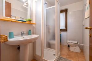 A bathroom at SARDINIA RE - Casa Luisa With Pool