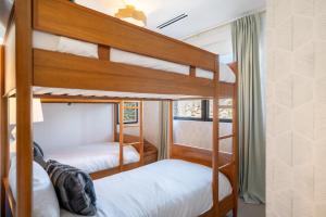 Postel nebo postele na pokoji v ubytování Luxe, Near Vail w Outdoor Oasis, Pool, & Game Room Alpine Oasis at Frontgate + 70 fotografií