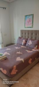 Ένα ή περισσότερα κρεβάτια σε δωμάτιο στο appartement Shems Bouznika Premium +31 φωτογραφίες