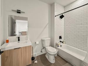 Ένα μπάνιο στο Apartmint at Fishtown - Philadelphia +80 φωτογραφίες