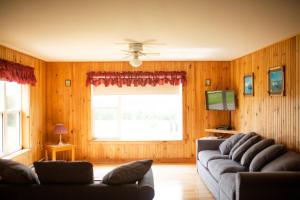 Ruang duduk di Greenwich View Cottages (Unit #1 - Duplex)