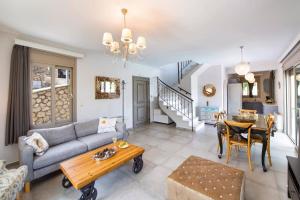 Posezení v ubytování Villa Zogianna by Villa Plus
